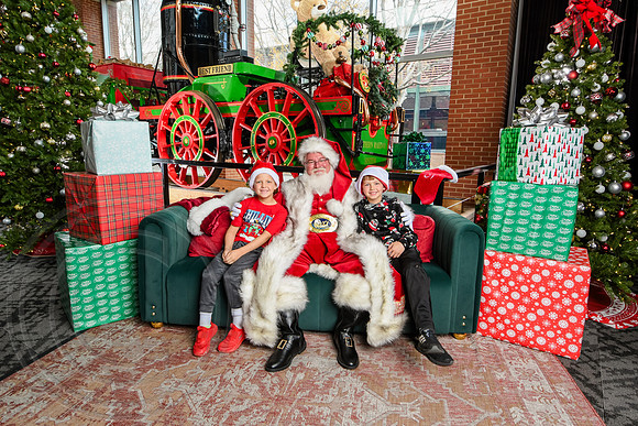 RKPhoto-2025-TheCharlestonSanta-Dec14-3853