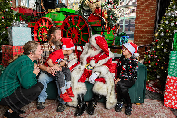 RKPhoto-2025-TheCharlestonSanta-Dec14-3856