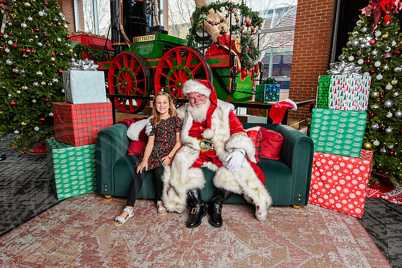 RKPhoto-2025-TheCharlestonSanta-Dec14-3859