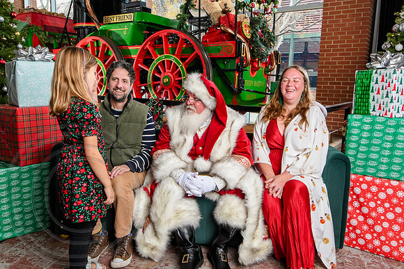 RKPhoto-2025-TheCharlestonSanta-Dec14-3863