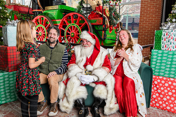 RKPhoto-2025-TheCharlestonSanta-Dec14-3864