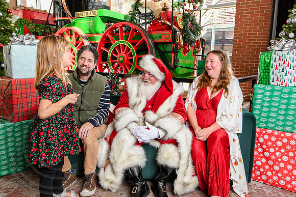RKPhoto-2025-TheCharlestonSanta-Dec14-3865