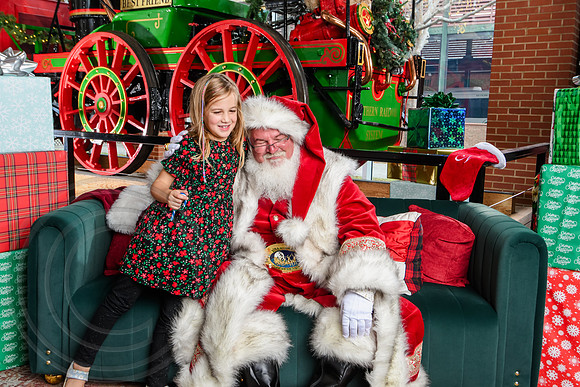 RKPhoto-2025-TheCharlestonSanta-Dec14-3866