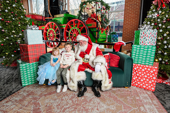RKPhoto-2025-TheCharlestonSanta-Dec14-3867