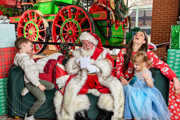 RKPhoto-2025-TheCharlestonSanta-Dec14-3870
