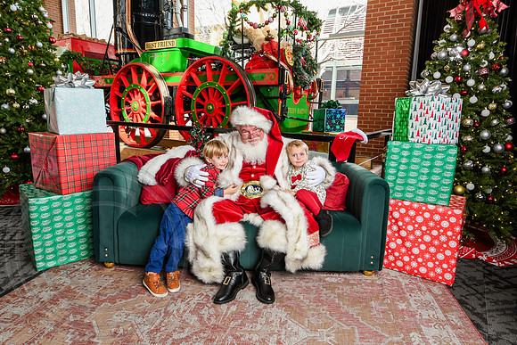 RKPhoto-2025-TheCharlestonSanta-Dec14-3873