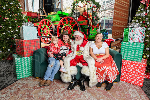 RKPhoto-2025-TheCharlestonSanta-Dec14-3880