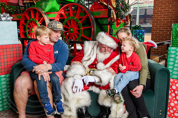 RKPhoto-2025-TheCharlestonSanta-Dec14-3888