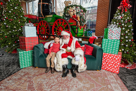 RKPhoto-2025-TheCharlestonSanta-Dec14-3890