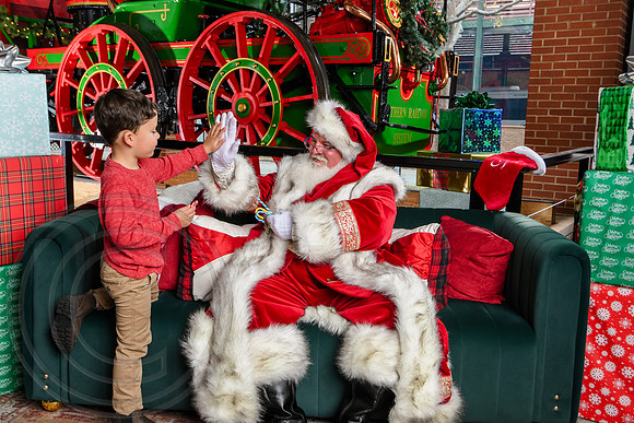 RKPhoto-2025-TheCharlestonSanta-Dec14-3894