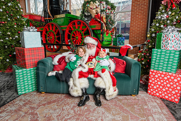 RKPhoto-2025-TheCharlestonSanta-Dec14-3900