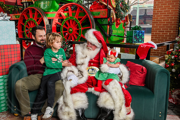 RKPhoto-2025-TheCharlestonSanta-Dec14-3902