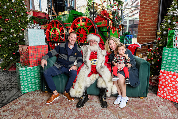 RKPhoto-2025-TheCharlestonSanta-Dec14-3904
