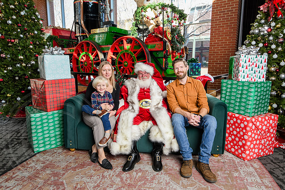 RKPhoto-2025-TheCharlestonSanta-Dec14-3907