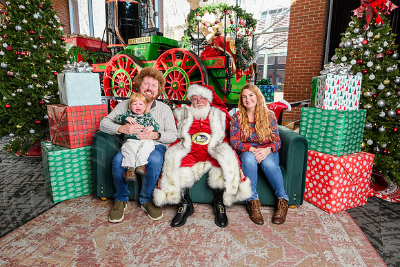RKPhoto-2025-TheCharlestonSanta-Dec14-3911