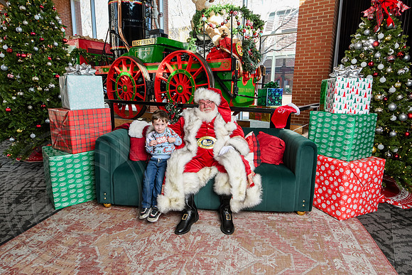RKPhoto-2025-TheCharlestonSanta-Dec14-3912