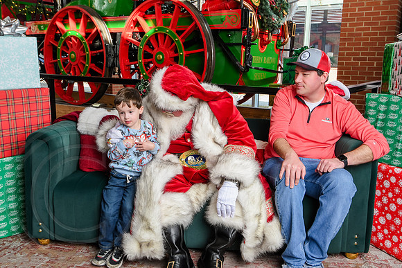 RKPhoto-2025-TheCharlestonSanta-Dec14-3914
