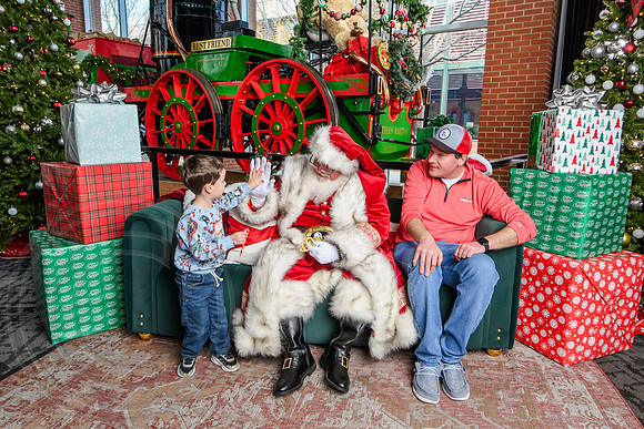 RKPhoto-2025-TheCharlestonSanta-Dec14-3915