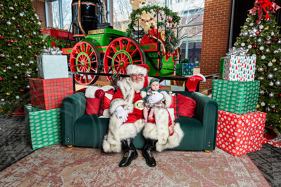 RKPhoto-2025-TheCharlestonSanta-Dec14-3919