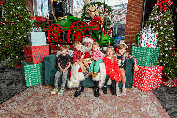 RKPhoto-2025-TheCharlestonSanta-Dec14-3923
