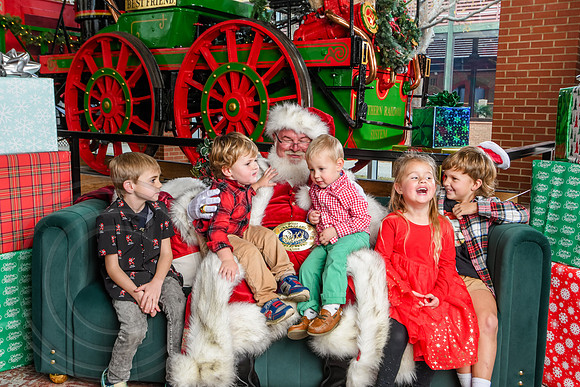 RKPhoto-2025-TheCharlestonSanta-Dec14-3925