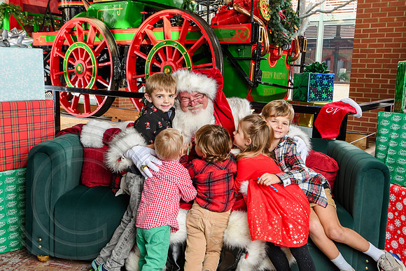 RKPhoto-2025-TheCharlestonSanta-Dec14-3927