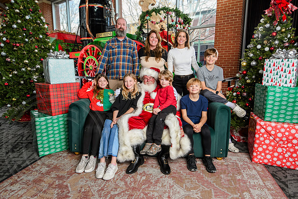 RKPhoto-2025-TheCharlestonSanta-Dec14-3929