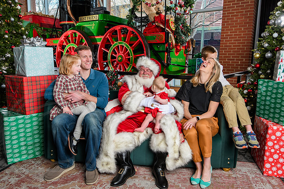 RKPhoto-2025-TheCharlestonSanta-Dec14-3935