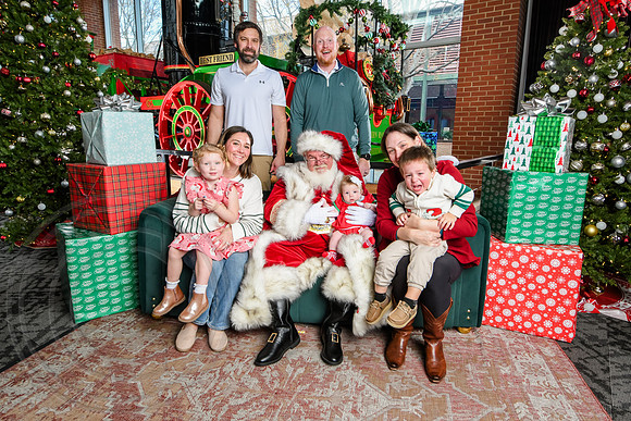 RKPhoto-2025-TheCharlestonSanta-Dec14-3939