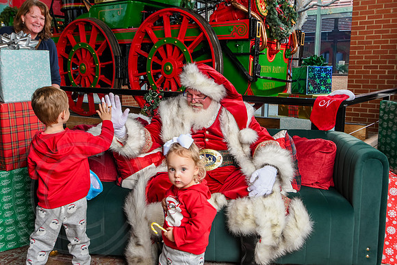 RKPhoto-2025-TheCharlestonSanta-Dec14-3948