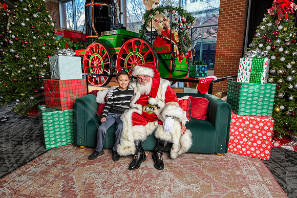 RKPhoto-2025-TheCharlestonSanta-Dec14-3962
