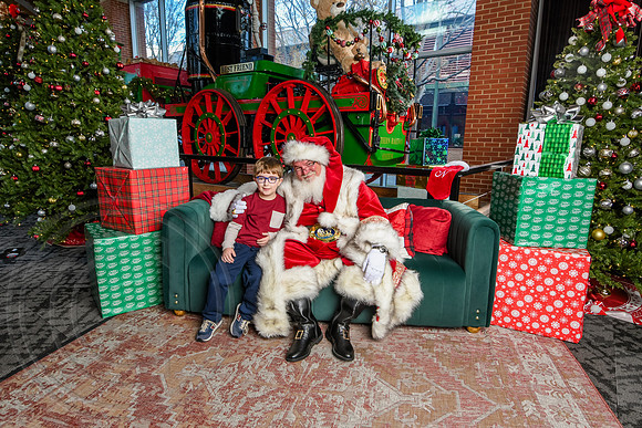 RKPhoto-2025-TheCharlestonSanta-Dec14-3960
