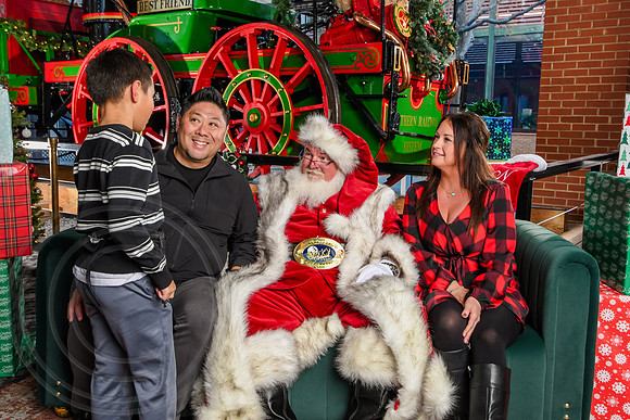 RKPhoto-2025-TheCharlestonSanta-Dec14-3964