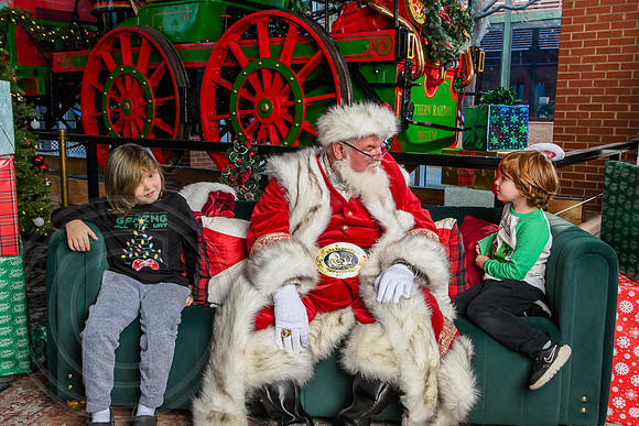 RKPhoto-2025-TheCharlestonSanta-Dec14-3968