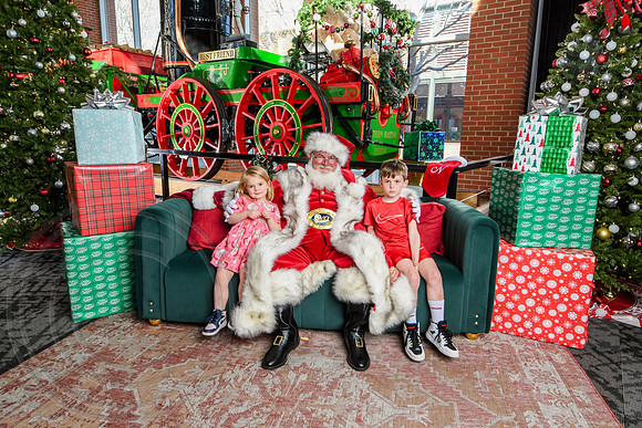RKPhoto-2025-TheCharlestonSanta-Dec14-3973