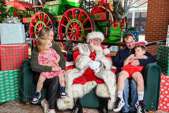 RKPhoto-2025-TheCharlestonSanta-Dec14-3975