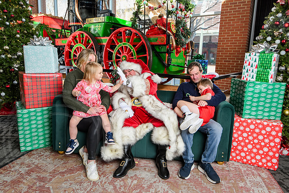RKPhoto-2025-TheCharlestonSanta-Dec14-3977
