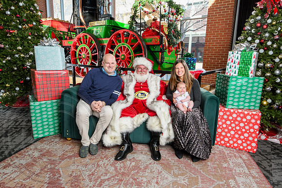 RKPhoto-2025-TheCharlestonSanta-Dec14-3979