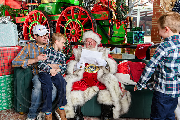 RKPhoto-2025-TheCharlestonSanta-Dec14-3982