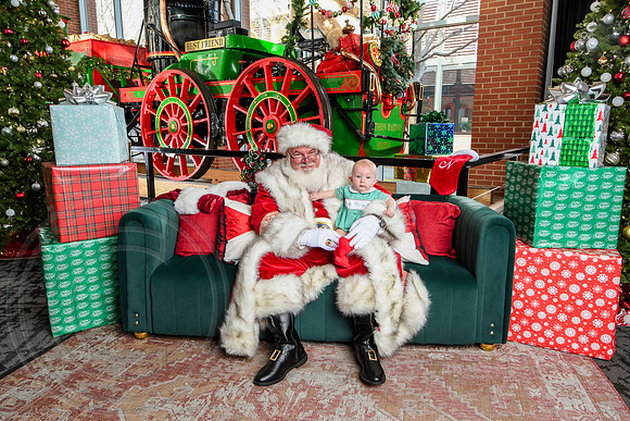 RKPhoto-2025-TheCharlestonSanta-Dec14-3984