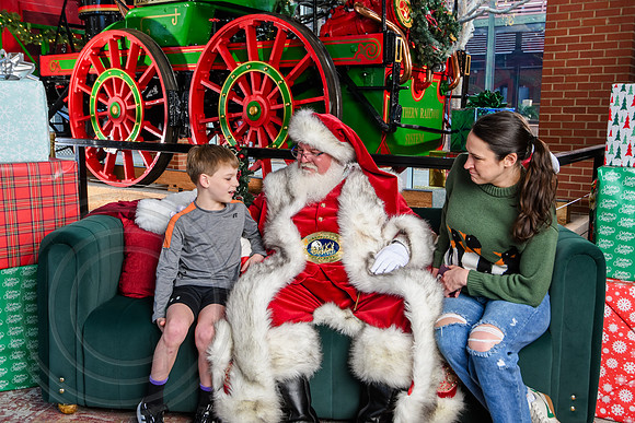 RKPhoto-2025-TheCharlestonSanta-Dec14-3682