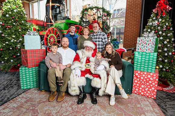 RKPhoto-2025-TheCharlestonSanta-Dec14-3697