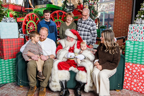 RKPhoto-2025-TheCharlestonSanta-Dec14-3702