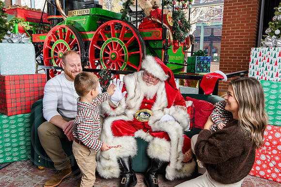RKPhoto-2025-TheCharlestonSanta-Dec14-3703