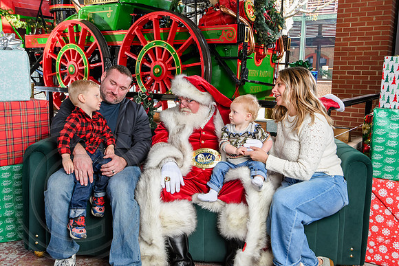 RKPhoto-2025-TheCharlestonSanta-Dec14-3706