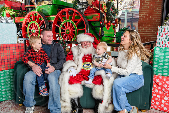 RKPhoto-2025-TheCharlestonSanta-Dec14-3708