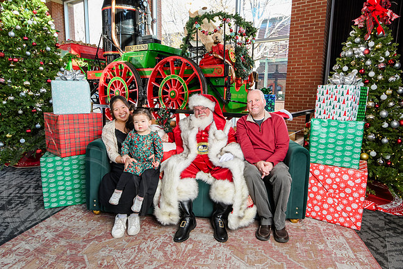 RKPhoto-2025-TheCharlestonSanta-Dec14-3711