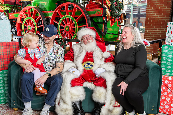 RKPhoto-2025-TheCharlestonSanta-Dec14-3715