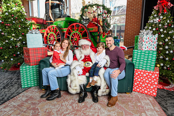 RKPhoto-2025-TheCharlestonSanta-Dec14-3718