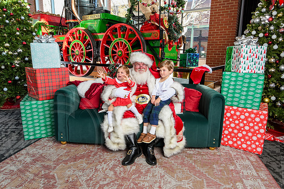 RKPhoto-2025-TheCharlestonSanta-Dec14-3720